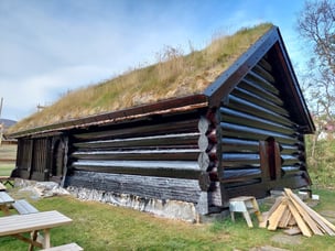 Malermester Meusburger bringer gammel håndverkskunst til Island